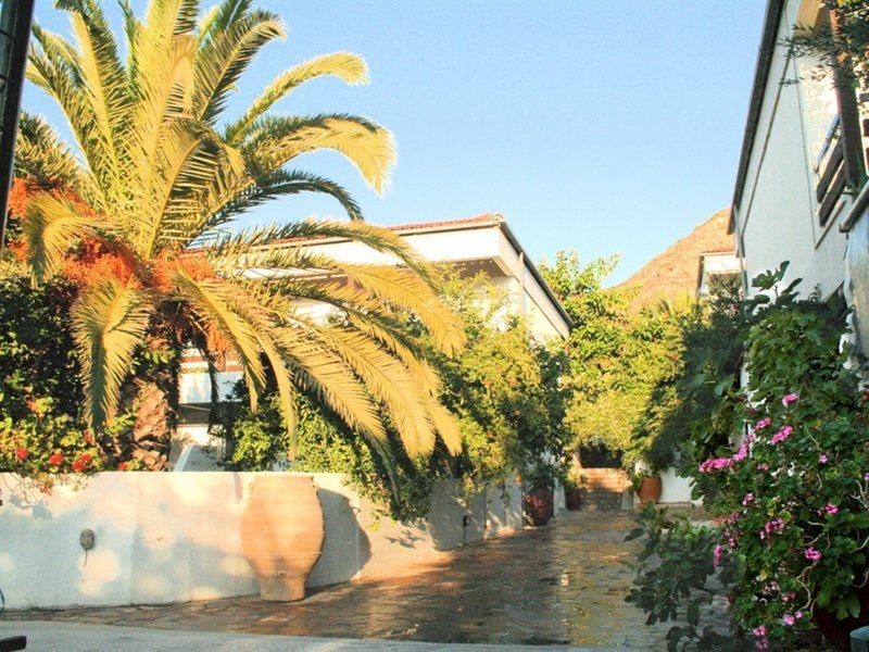 איה גליני Sunningdale Hotel מראה חיצוני תמונה